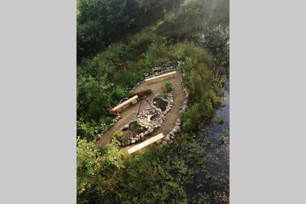 Heather Hut, Off-Grid Cottage On A Pond+2 Ha Darzkowo Esterno foto